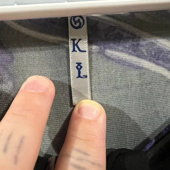 Sparkle Purple and Black top. Size 1X - Picture 4 of 5